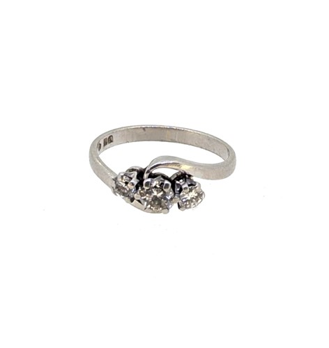 Lot 14 - A platinum three stone diamond ring