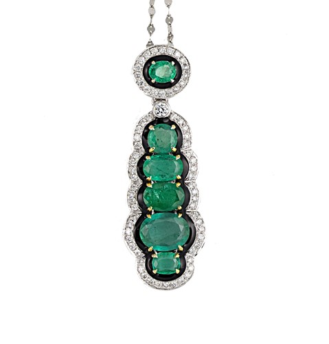 Lot 193 - An emerald, onyx and diamond pendant and chain