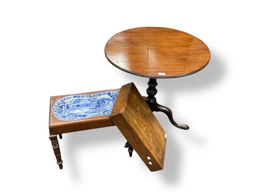 Lot 498 - A George III mahogany tripod table 72 x 70cm;...