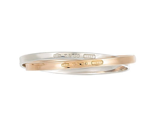 Lot 9 - Tiffany & Co. - A two colour interlocking '1837' bangle