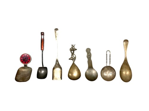 Lot 238A - Caddy spoons, to include
