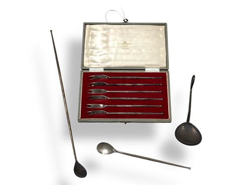 Lot 207 - Geoffrey Guy Bellamy, a mixed group of three silver spoons