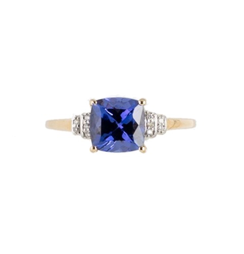 Lot 145 - A 14ct yellow gold tanzanite and diamond ring
