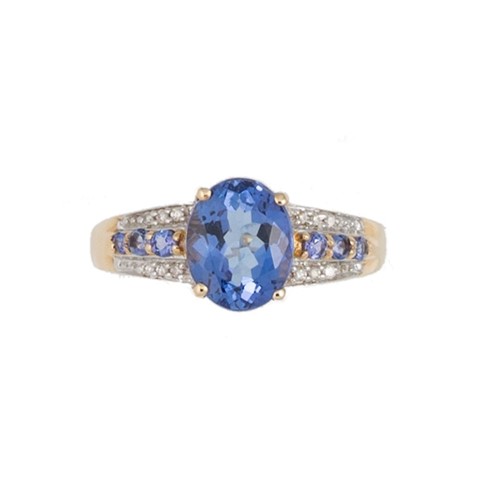 Lot 141 - A 14ct gold tanzanite and diamond ring