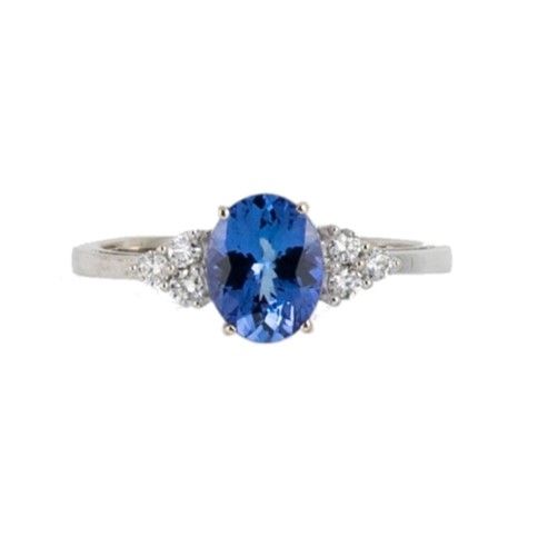 Lot 152 - An 18ct gold tanzanite and diamond ring