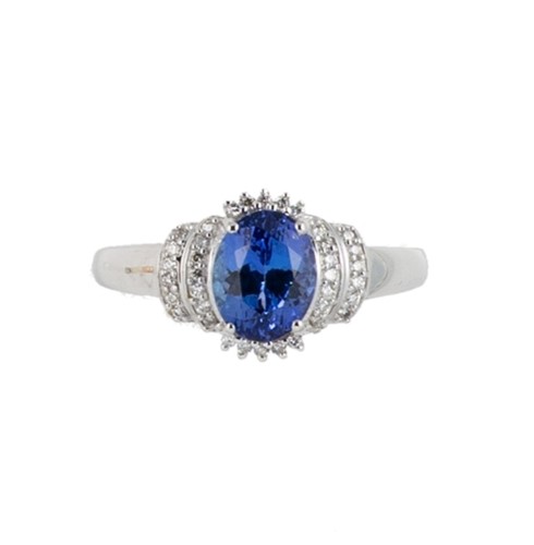 Lot 151 - An 18ct gold tanzanite and diamond ring