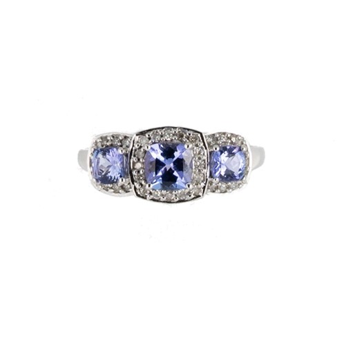Lot 139 - A 14ct gold tanzanite and diamond ring