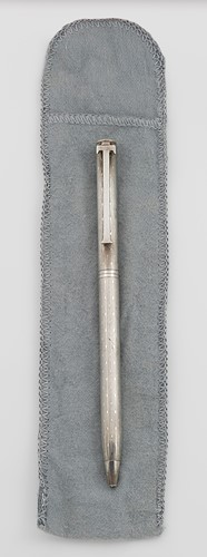 Lot 323 - Tiffany - An American metalwares silver 'T' clip retractable ballpoint pen