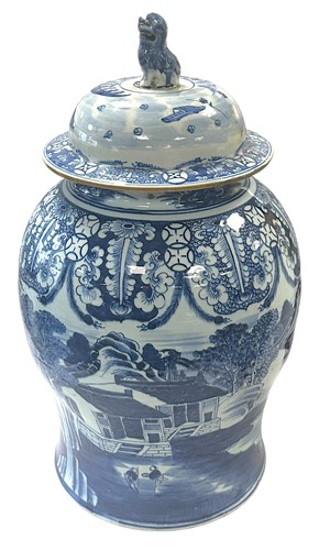 Lot 20 - A large Chinese blue and white porcelain baluster vase and cover, Qing dynasty