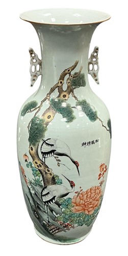 Lot 48 - A single Chinese porcelain vase, late Qing,...