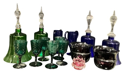 Lot 69 - A pair of amethyst glass rinsers, six (4+2)...