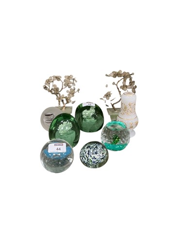 Lot 44 - Six glass paperweights, including Caithness,...