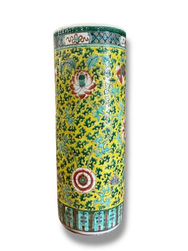 Lot 168 - A 20th century Chinese ceramic famille jaune...