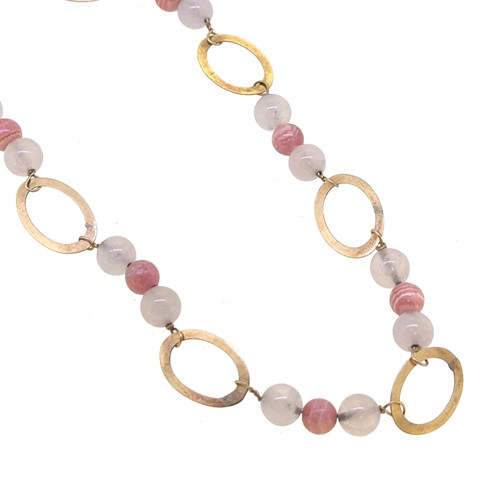 Lot 23 - A 9ct gold rose quartz and rhodochrosite necklace