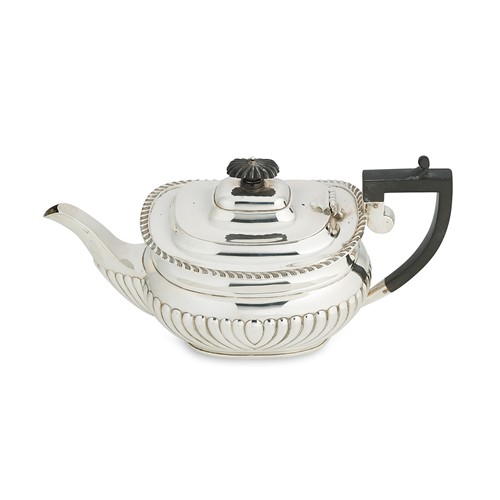 Lot 446 - A George V silver teapot