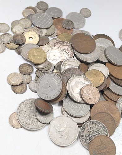Lot 327 - A collection of pre-decimal British coinage,...
