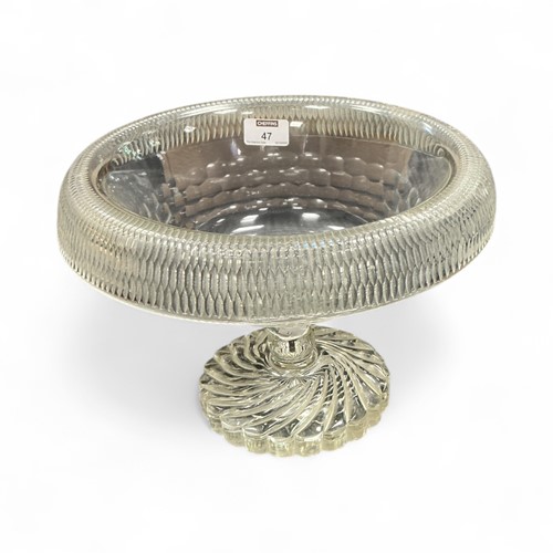 Lot 47 - An Irish cut glass pedestal fruit bowl with...