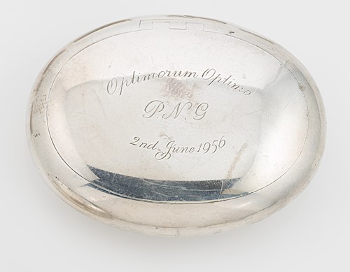 Lot 309 - An early 20th century silver tobacco box