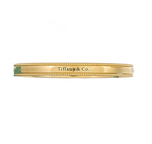 Lot 13 - Tiffany & Co. - An 18ct gold bangle