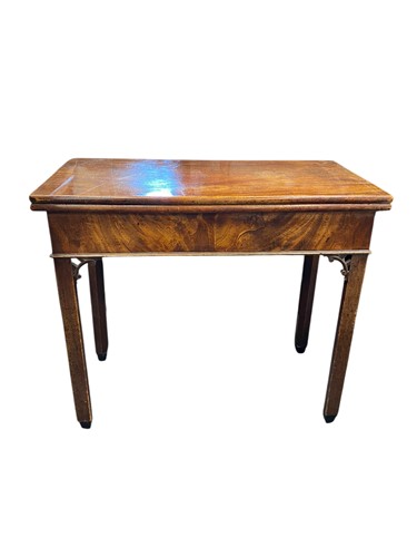 Lot 572 - A George III mahogany tea table