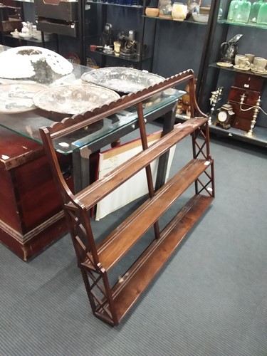 Lot 588 - An 18th century style mahogany plate rack