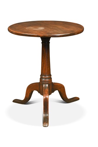 Lot 523 - An elm tripod table, circa 1800