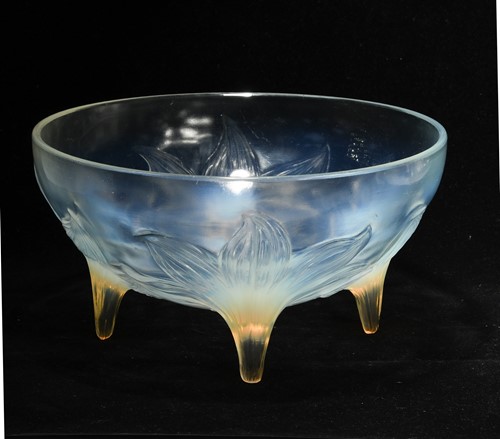 Lot 6 - Lys, an R. Lalique polished and opalescent glass bowl