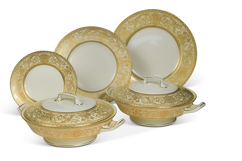 Lot 683 - A Royal Worcester Embassy pattern dinner service