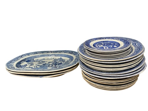 Lot 83 - A collection of 19th century blue and white...