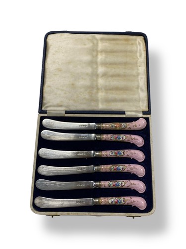 Lot 270 - A cased set of 6 silver bladed tea knives with...