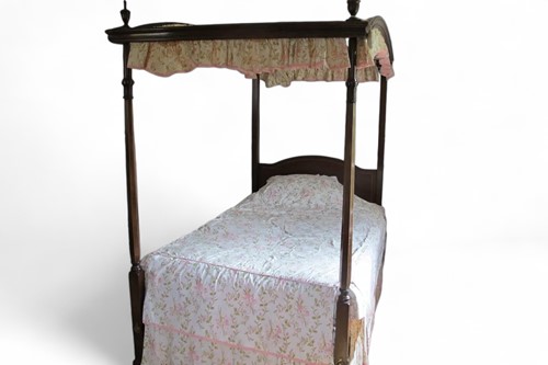 Lot 561 - A Regency style mahogany single tester bed,...