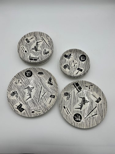 Lot 40 - A collection of Homemaker for Ridgway plates
