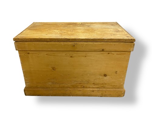 Lot 686 - A 19th century pine blanket box with side...
