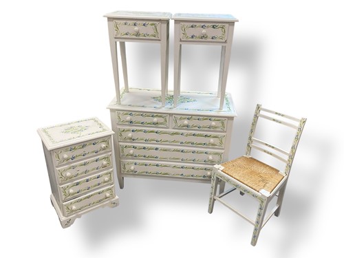 Lot 625 - A modern floral painted bedroom suite to...