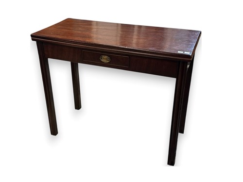 Lot 624 - An early 19th century mahogany tea table with...