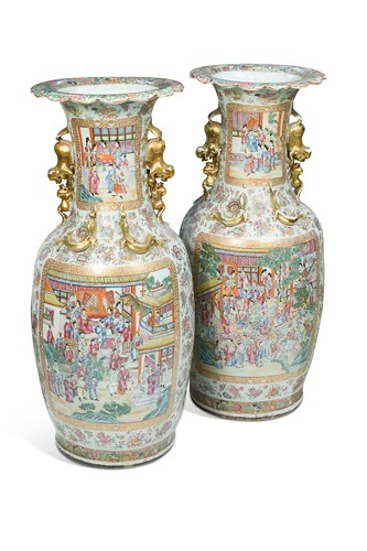 Lot A large pair of Chinese Cantonese vases, Qing Dynasty, circa 1860