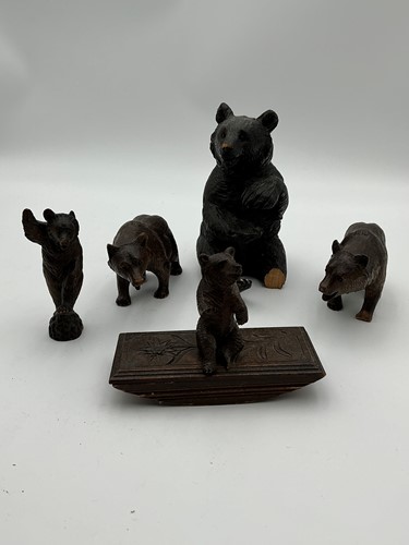 Lot 184 - A small collection of carved Black Forest...