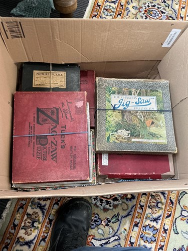 Lot 245 - Vintage jigsaw puzzles, including Chandos...