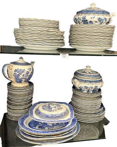 Lot 122 - A collection of blue and white willow pattern...