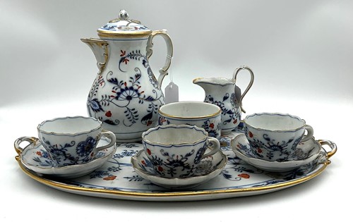 Lot 132 - A German porcelain tete-a-tete service