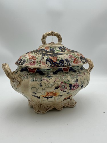 Lot 150 - A 19th century Masons two-handled imari tureen...