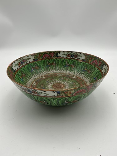 Lot 155 - A 19th century Chinese bowl, decorated with...