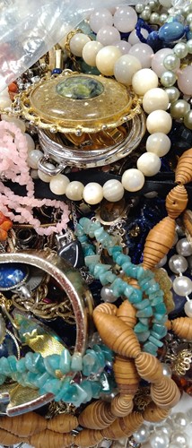 Lot 333 - A large collection of costume jewellery
