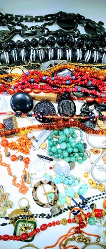 Lot 332 - A large collection of costume jewellery,...