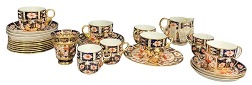 Lot 99 - A Royal Crown Derby 2451 pattern part tea and...