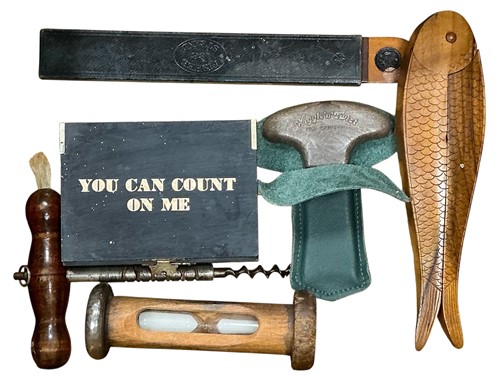 Lot 181 - Box containing a small abacus 'you can count...