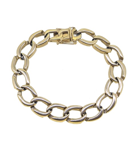 Lot 85 - A curb style bracelet