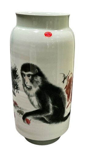 Lot 102 - A modern Chinese jingdezhen vase