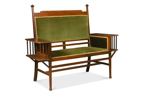Lot 340 - An Arts & Crafts mahogany settle