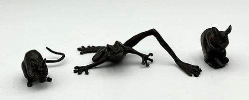 Lot 136 - A modern miniature bronze model of a frog and...